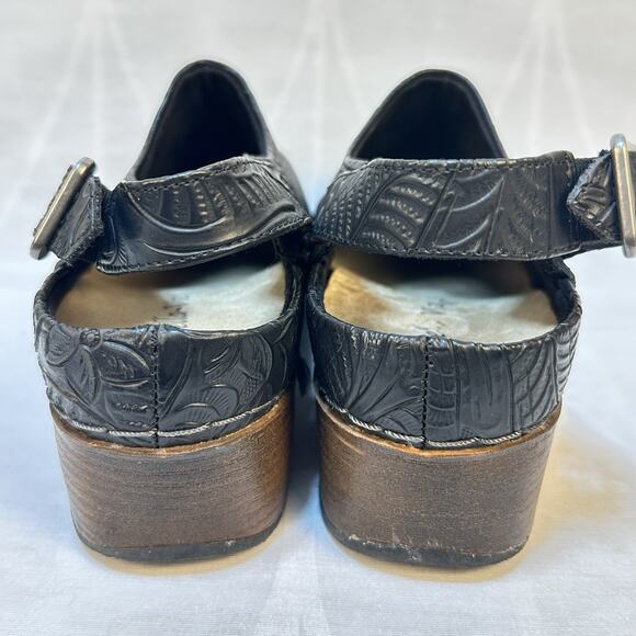 Bella Vita Starlee sz 8 Clogs Heel Strap Slip Resistant Black Tooled Leather - Picture 4 of 10